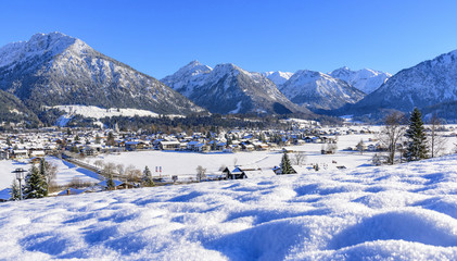 frisch verschneite Berge rund um Oberstdorf im Allgäu