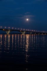 Лунная ночь, мост между городами Саратов и Энгельс