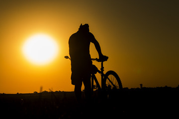 Obraz premium sunset and silhouette backlight bikers