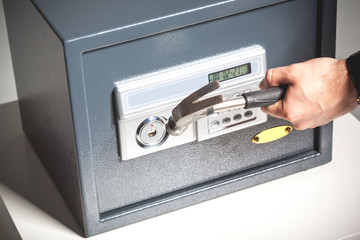 Security Breach - Safe Picking Concept