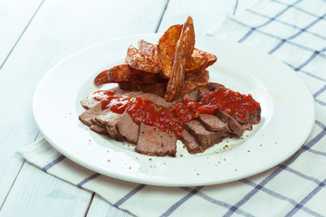 Roast fillet beef with potatoes