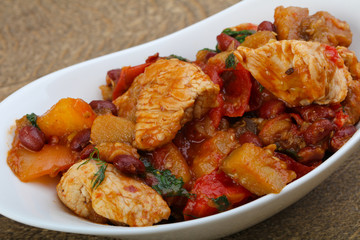 Turkey with beans and tomato