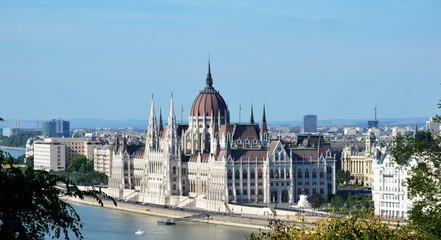 Obraz premium Le parlement de Budapest depuis le bastion des Pêcheurs (Buda)