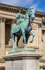 Obraz premium Equestrian bronze statue of Queen Victoria, St George's Plateau,