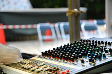 ミキシングコンソール
