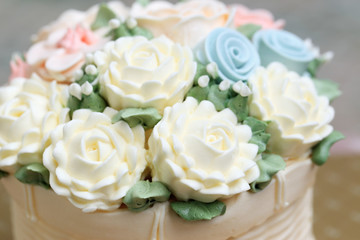 Obraz na płótnie Canvas Close up of wedding or birthday cake decorated white flowers mad