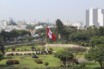 Bandera del Perú en el parque Reducto en Lima