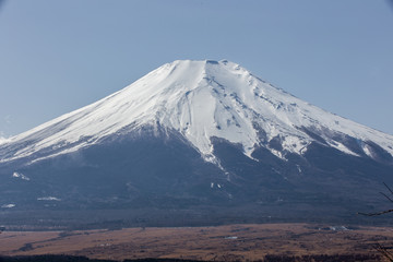 Fototapeta na wymiar 山中湖から見た富士山　山頂付近