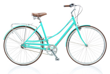 De blauwe fiets van modieuze vrouwen die op wit wordt geïsoleerd