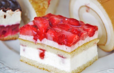 cake with strawberries and cream