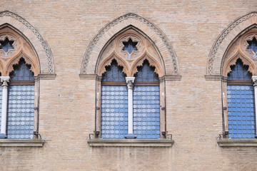 Obraz premium Bologna, Italia - June, 18, 2016: facade of a house in a center of Bologna, Italy