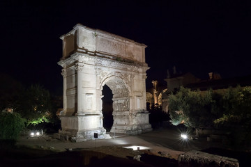 Fototapeta na wymiar Arch of Titus in the Palatine, in a night view