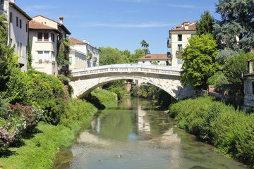 Fototapeta na wymiar Vicenza, Italy - July, 17, 2016: bridge in a center of Vicenza, Italy