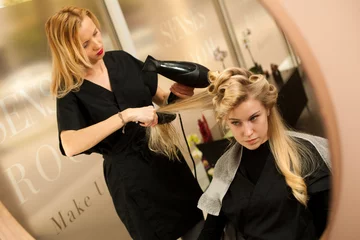 Crédence de cuisine en verre imprimé Salon de coiffure professional hair stylist at work - hairdresser  doing hairstyle