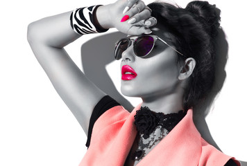 Beauty fashion model girl black and white portrait, wearing stylish sunglasses - obrazy, fototapety, plakaty