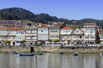 Fototapeta na wymiar Fortress and beach in Bayonne. Pontevedra. Galicia