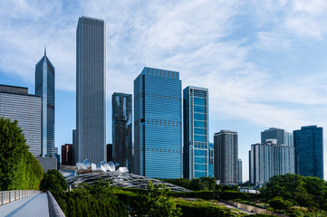 Fototapeta na wymiar Chicago Skyline over Pritzker Pavilion