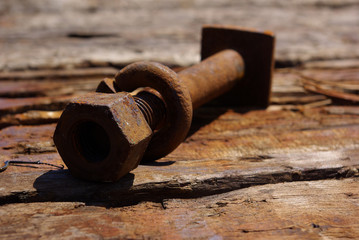 錆びた太いボルト