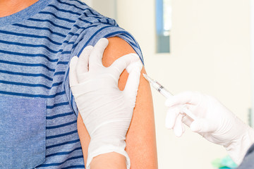 injection vaccine to patient