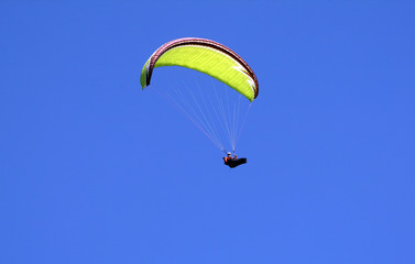 Parapente en vuelo