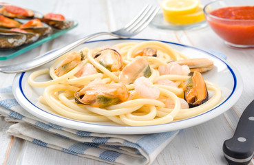 spaghetti prawns and mussels in white china