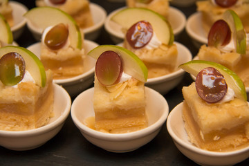  cut mini apple  pie in mni white cup