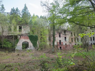 Foto op Plexiglas Mooi verlaten vervallen gebouw © arianarama