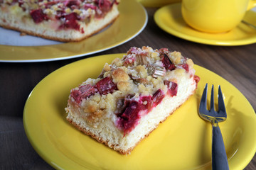 Hausgemachter Rhabarberkuchen