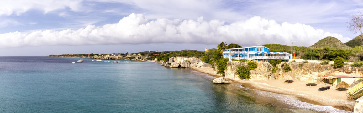 Panoramabild von Playa Forti (Vordergrund) und Playa Grandi (Hintergrund) nahe Westpunt, Curacao