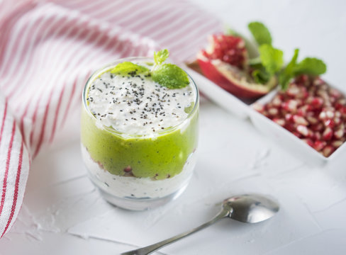 Greek yogurt with spinach smoothie