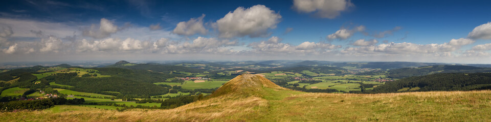 Obraz premium Panorama der Rhön von der Wasserkuppe, Hessen, Deutschland