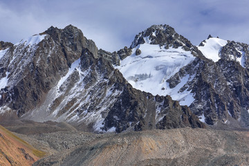 Obraz premium cirque glaciers, rocky road, red mountain stone, summer, glacial valleys, mountains, Kazakhstan, Kyrgyzstan