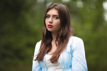 Naklejka premium Girl with beautiful lips looking at the camera and smiles shyly