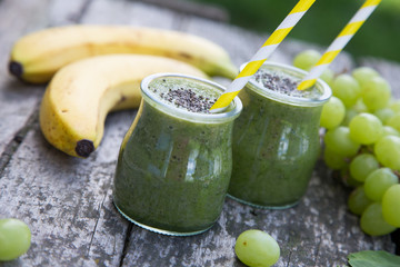 Healthy detox green smoothie