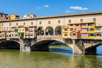Obraz na płótnie Canvas Bridge Ponte Vecchio (1345) on Arno river in Florence, Italy.