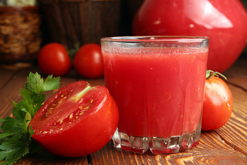 Glass of tomato juice and fresh tomatoes © twomeerkats