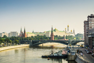 Obraz premium Panoramic view to Moscow Kremlin from bridge over Moscow river.