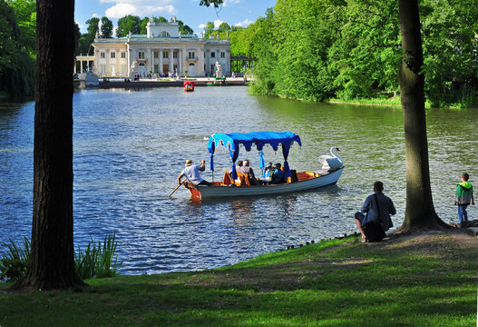 Fototapeta Lazienki Park and palace, Warsaw, boat scene