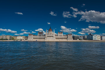 Obraz premium The famous Hungarian Parliament in Hungary with blue sky and clouds