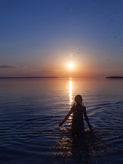 Fototapeta premium girl emotions hands at sunset