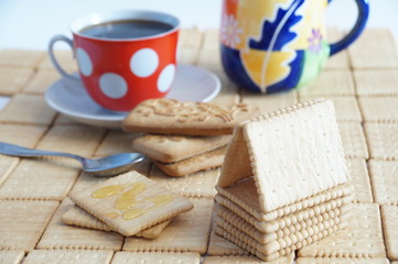 Cracker house and crackers with honey for breakfast. Crackers with coffee.