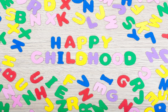 Bunter Buchstabensalat mit Happy Childhood