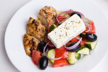 greek salad with chicken