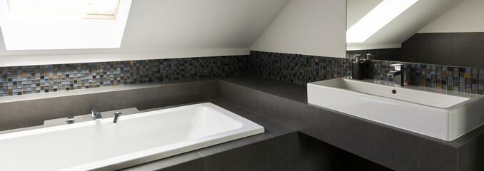 Minimalistic amenities in bathroom decor