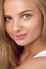 Fototapeta premium Beauty Face. Beautiful Woman With Full Lips With Sugar Lip Scrub