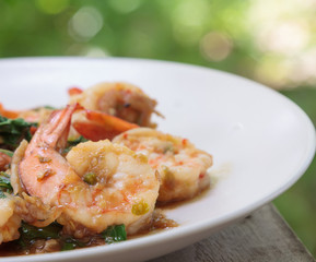Spicy fried shrimp with basil