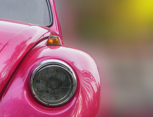 różowy samochód zabytkowy reflektor - 118633015