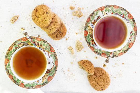 Two iapan's stily cups of tea with cookie