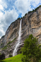 Obraz premium Staubbachfall waterfall in Lauterbrunnen valley