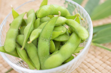 塩茹でした枝豆